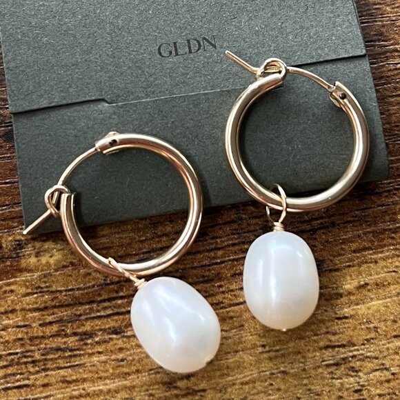 GLDN Kana Earrings 14k Gold Filled 20mm Pearl Charm Hoops - Picture 3 of 4